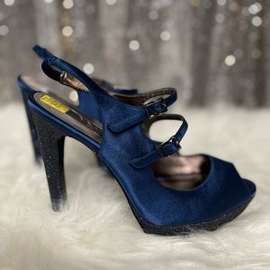 Nina brand 9.5 great for prom! New and great condition! Blue with glitter heel